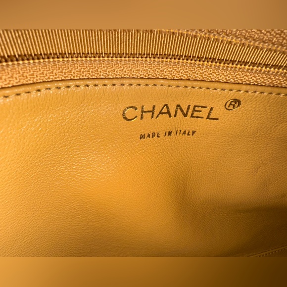 Chanel Shoulder Bag - Picture 5 of 11